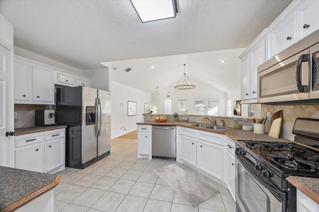 109 Moonspinner, Conroe, TX 77356
