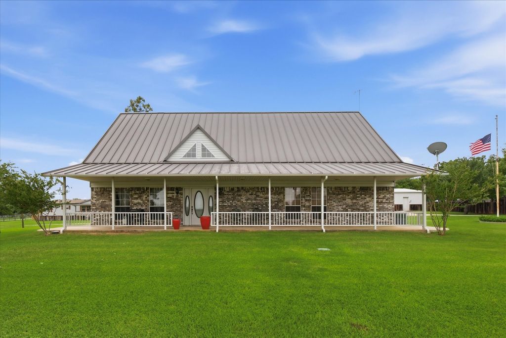 421 County Road 3342, Paradise, TX 76073