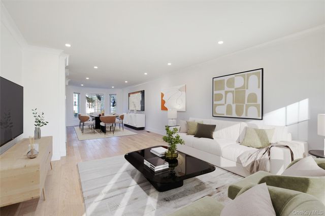 1 Manhasset Avenue, Port Washington, NY 11050