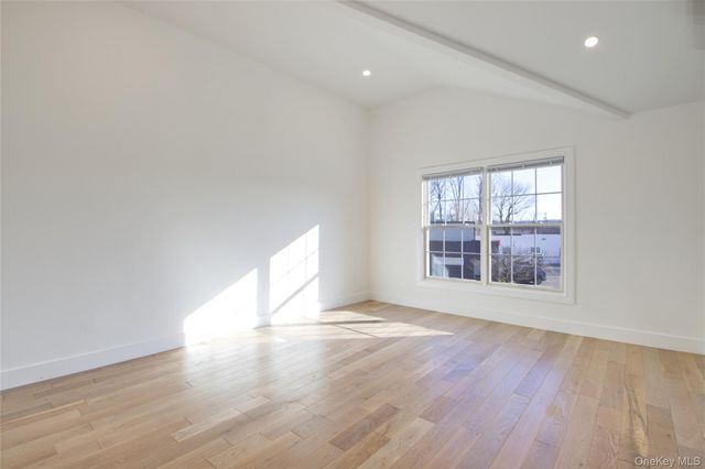 1 Manhasset Avenue, Port Washington, NY 11050