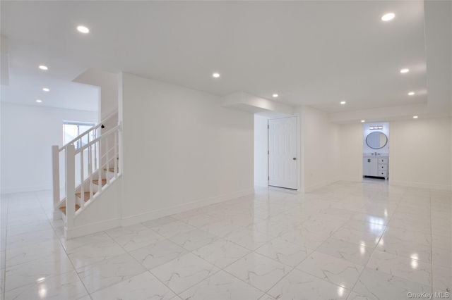 1 Manhasset Avenue, Port Washington, NY 11050