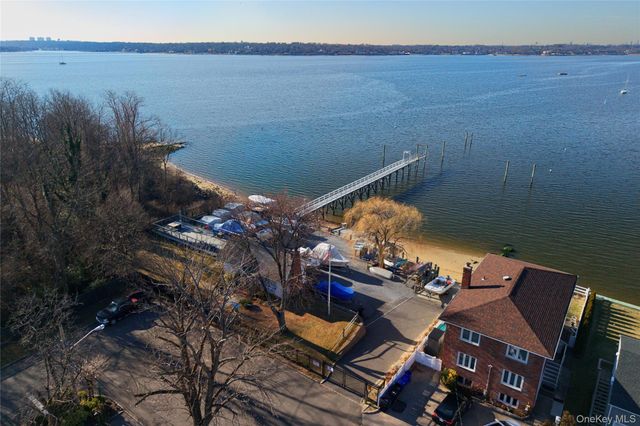 1 Manhasset Avenue, Port Washington, NY 11050