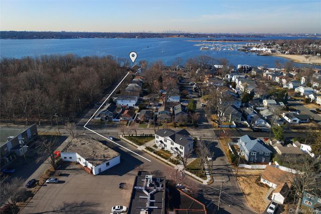 1 Manhasset Avenue, Port Washington, NY 11050