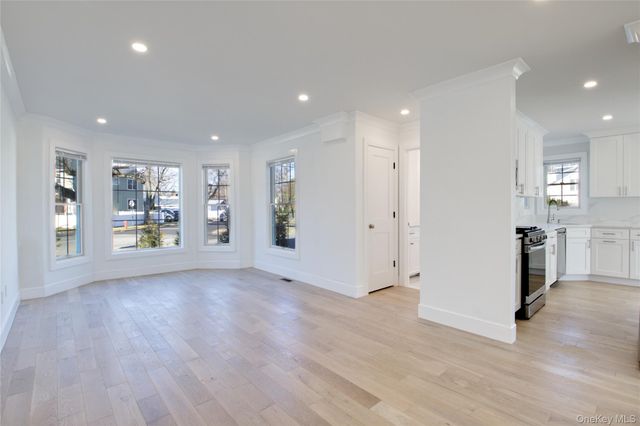 1 Manhasset Avenue, Port Washington, NY 11050