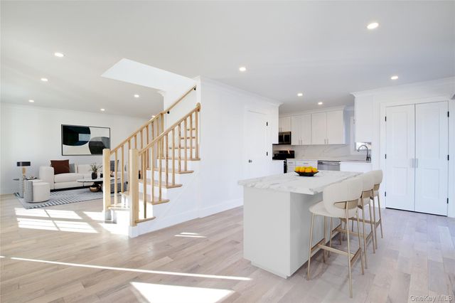 1 Manhasset Avenue, Port Washington, NY 11050