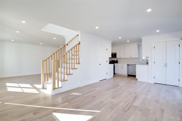 1 Manhasset Avenue, Port Washington, NY 11050