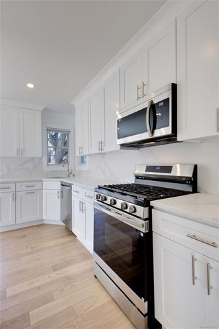 1 Manhasset Avenue, Port Washington, NY 11050