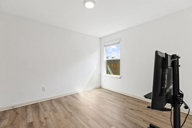 203 Mulberry Creek LN, Hutto, TX 78634