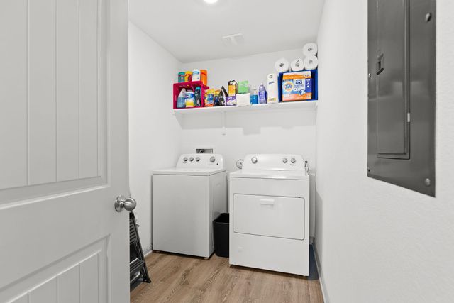 203 Mulberry Creek LN, Hutto, TX 78634