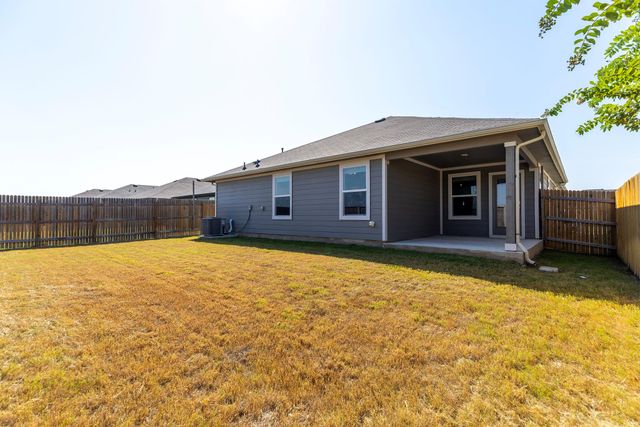 203 Mulberry Creek LN, Hutto, TX 78634