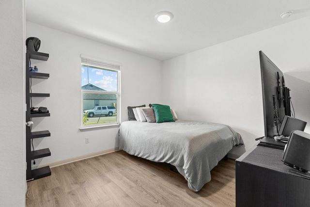 203 Mulberry Creek LN, Hutto, TX 78634