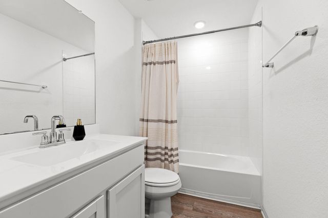 203 Mulberry Creek LN, Hutto, TX 78634