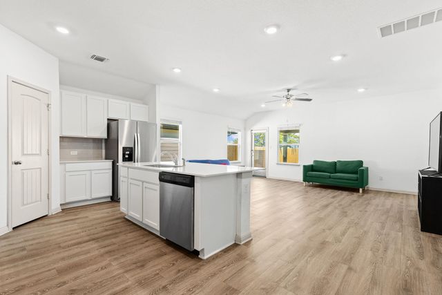 203 Mulberry Creek LN, Hutto, TX 78634