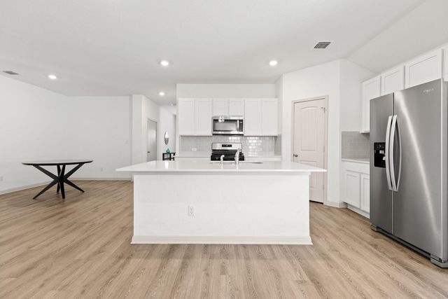 203 Mulberry Creek LN, Hutto, TX 78634