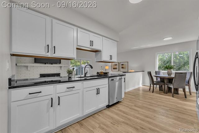 39202 Dillingham Street, Westland, MI 48186