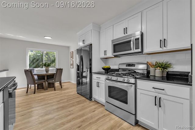 39202 Dillingham Street, Westland, MI 48186