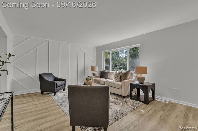 39202 Dillingham Street, Westland, MI 48186