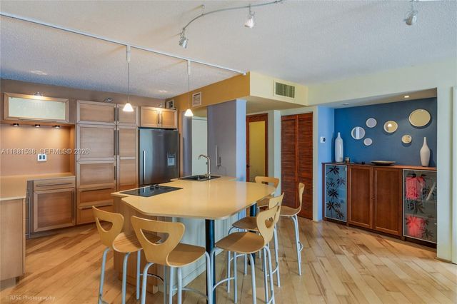 1901 S Ocean Drive 303, Hollywood, FL 33019