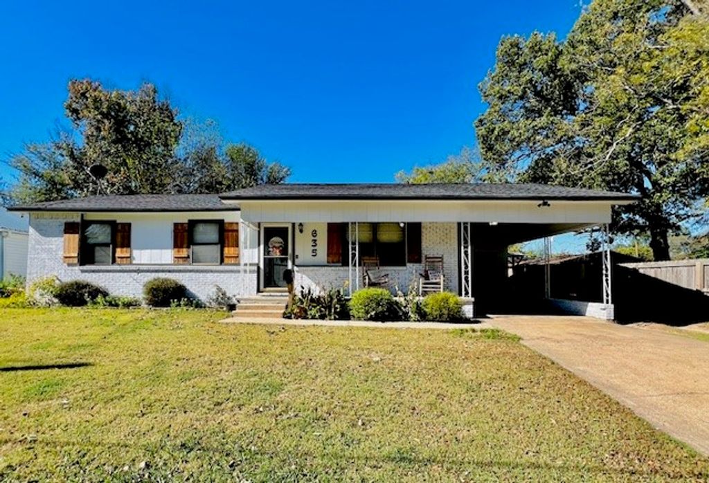 635 Cranford Street, Sulphur Springs, TX 75482