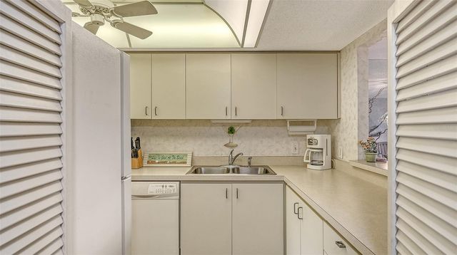 8773 MIDNIGHT PASS ROAD 102G, Sarasota, FL 34242