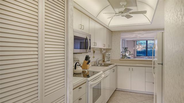 8773 MIDNIGHT PASS ROAD 102G, Sarasota, FL 34242