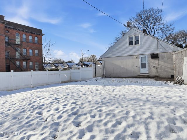 25 111th Street, Troy, NY 12182