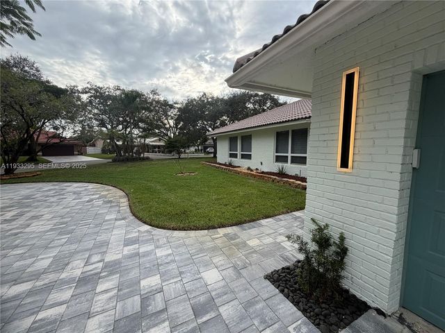 1218 NW 111th Ave, Coral Springs, FL 33071