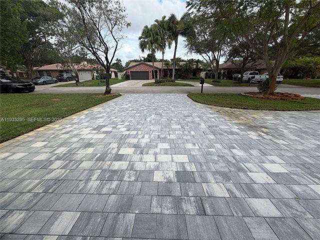 1218 NW 111th Ave, Coral Springs, FL 33071