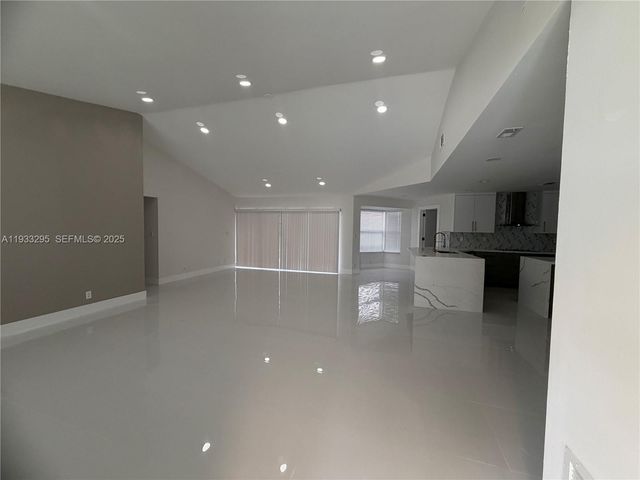 1218 NW 111th Ave, Coral Springs, FL 33071