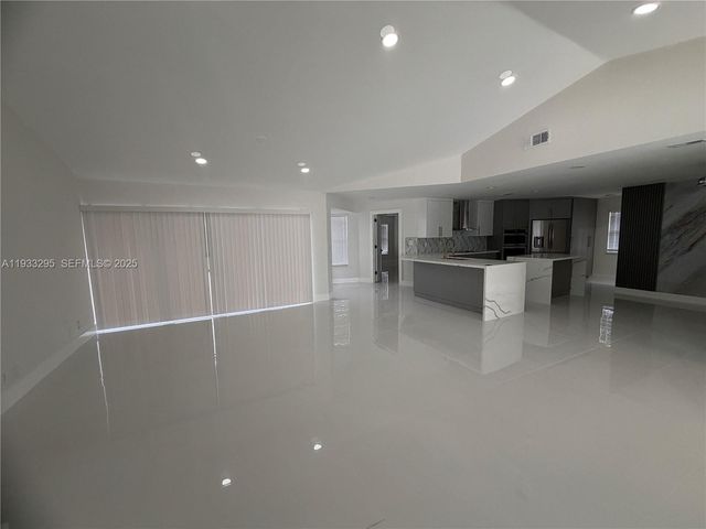 1218 NW 111th Ave, Coral Springs, FL 33071