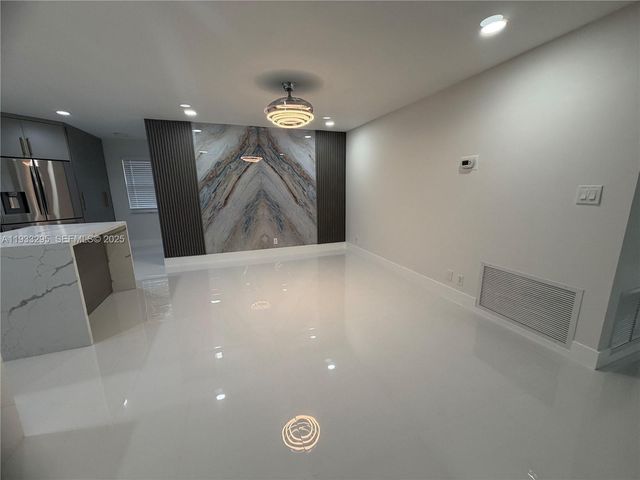 1218 NW 111th Ave, Coral Springs, FL 33071