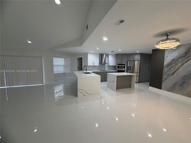 1218 NW 111th Ave, Coral Springs, FL 33071