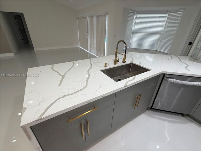 1218 NW 111th Ave, Coral Springs, FL 33071