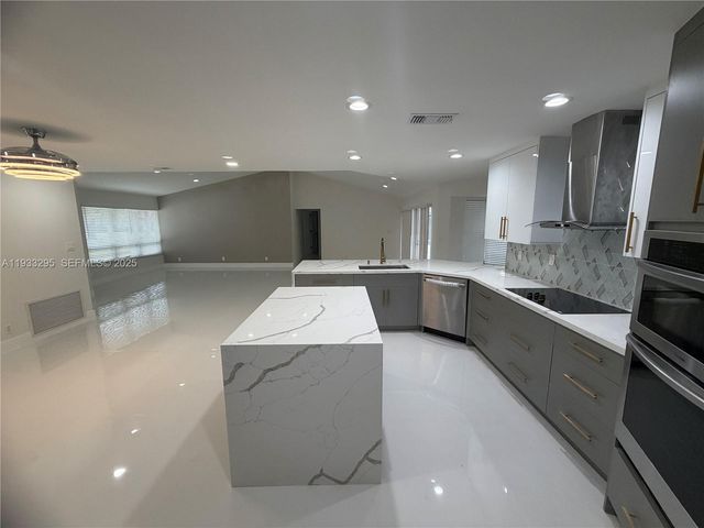 1218 NW 111th Ave, Coral Springs, FL 33071