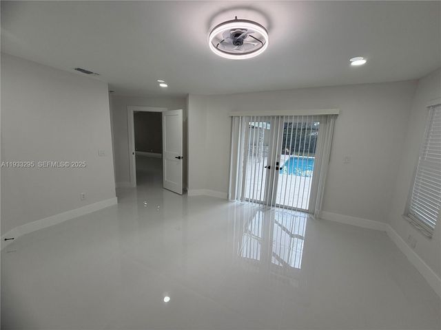 1218 NW 111th Ave, Coral Springs, FL 33071