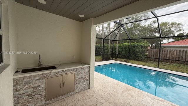 1218 NW 111th Ave, Coral Springs, FL 33071