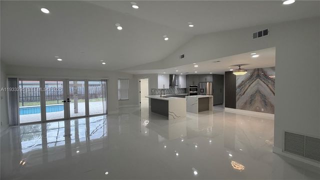 1218 NW 111th Ave, Coral Springs, FL 33071