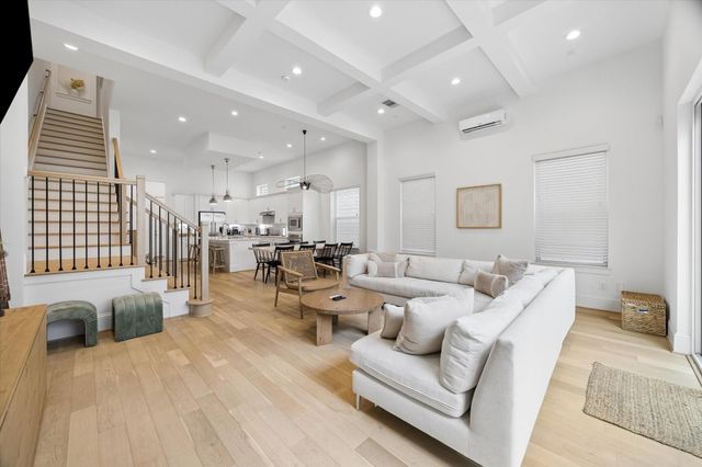 826 Nadine Street, Houston, TX 77009