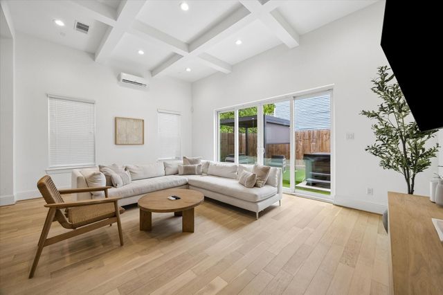 826 Nadine Street, Houston, TX 77009