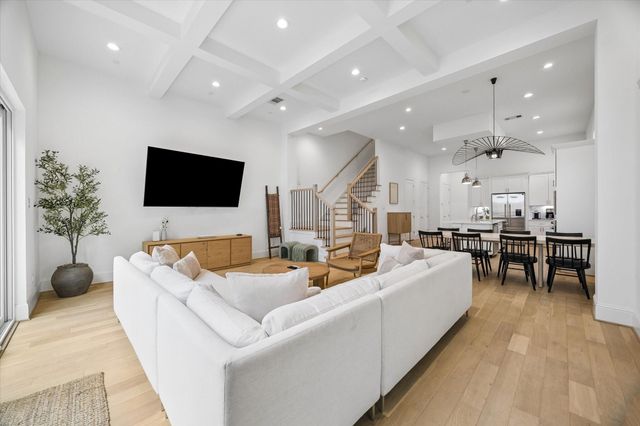 826 Nadine Street, Houston, TX 77009