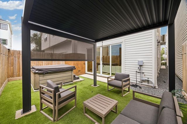 826 Nadine Street, Houston, TX 77009