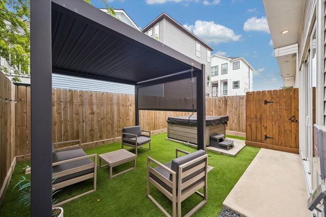 826 Nadine Street, Houston, TX 77009