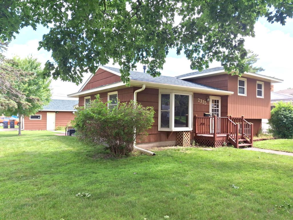 2325 16th Avenue E, North Saint Paul, MN 55109