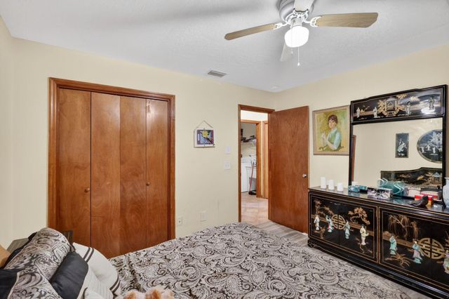 943 SE Brookedge Avenue E, Port St Lucie, FL 34983