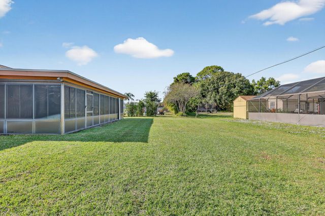 943 SE Brookedge Avenue E, Port St Lucie, FL 34983