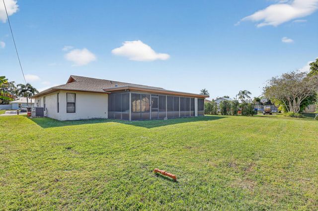 943 SE Brookedge Avenue E, Port St Lucie, FL 34983