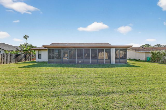 943 SE Brookedge Avenue E, Port St Lucie, FL 34983