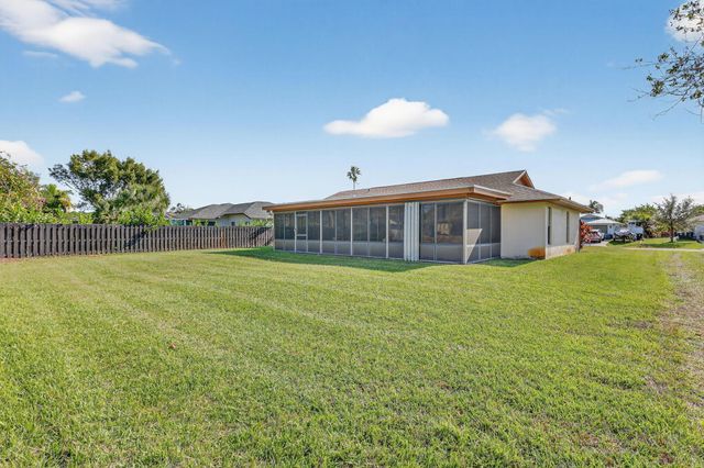 943 SE Brookedge Avenue E, Port St Lucie, FL 34983