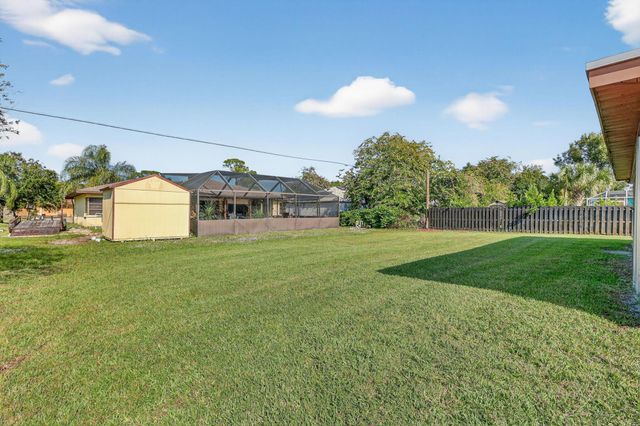 943 SE Brookedge Avenue E, Port St Lucie, FL 34983