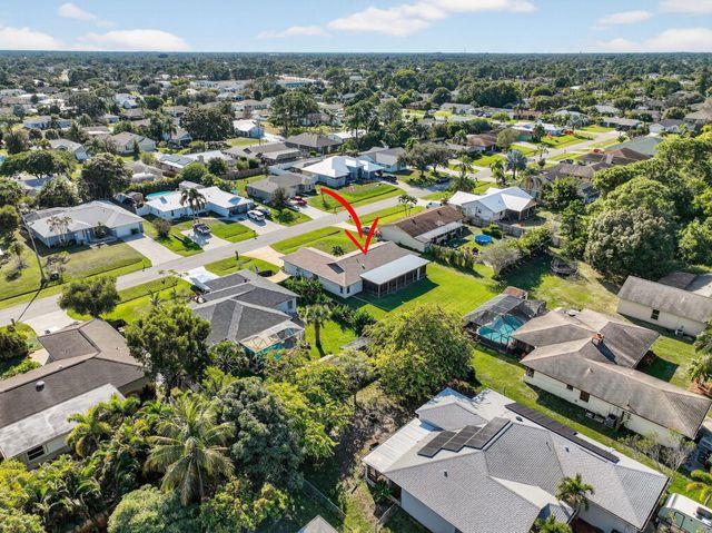 943 SE Brookedge Avenue E, Port St Lucie, FL 34983